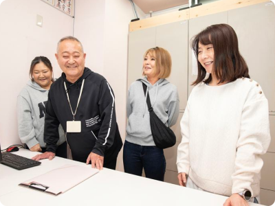 年齢や経歴、国籍もさまざま。みんな違うのに、みんな仲が良い職場です。